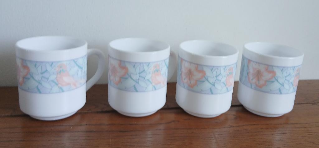 Set van 4 Arcopal France koffie mokken met Paradis patroon, Ophalen of Verzenden, Overige stijlen, Kop(pen) en/of Schotel(s), Glas
