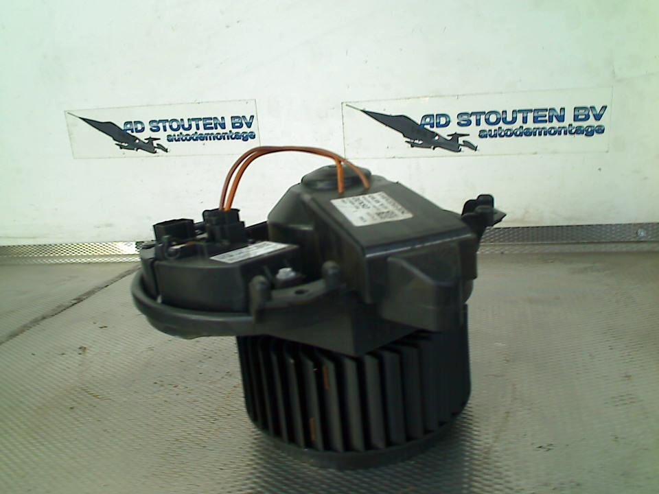 Kachel Ventilatormotor Mercedes-Benz CLA (117.3) A2469061601, Gebruikt, Mercedes-Benz AG, Mercedes-Benz, Mercedesstraße 120, Stuttgart 70372, , Duitsland