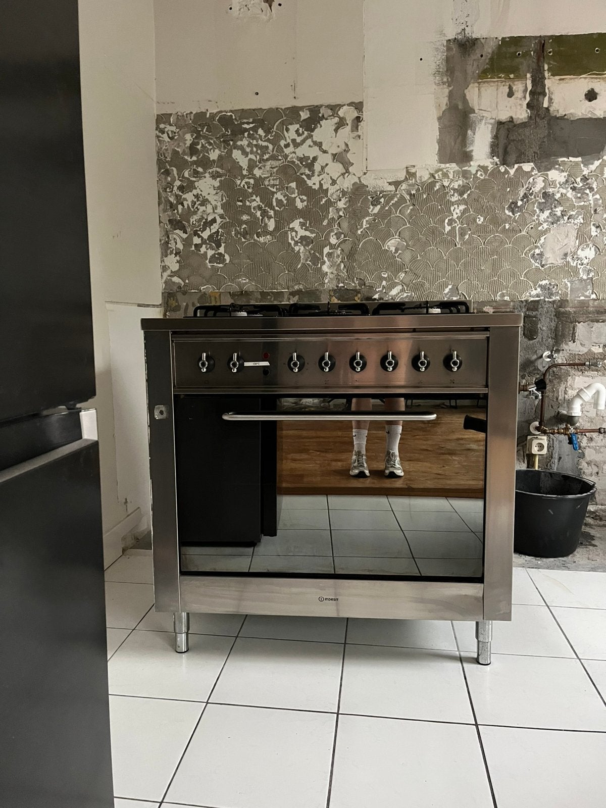 Indesit 5-pits gasfornuis met oven. 30 mei ophalen is €150, Huis en Inrichting, Keuken | Complete keukens, Ophalen, Gebruikt