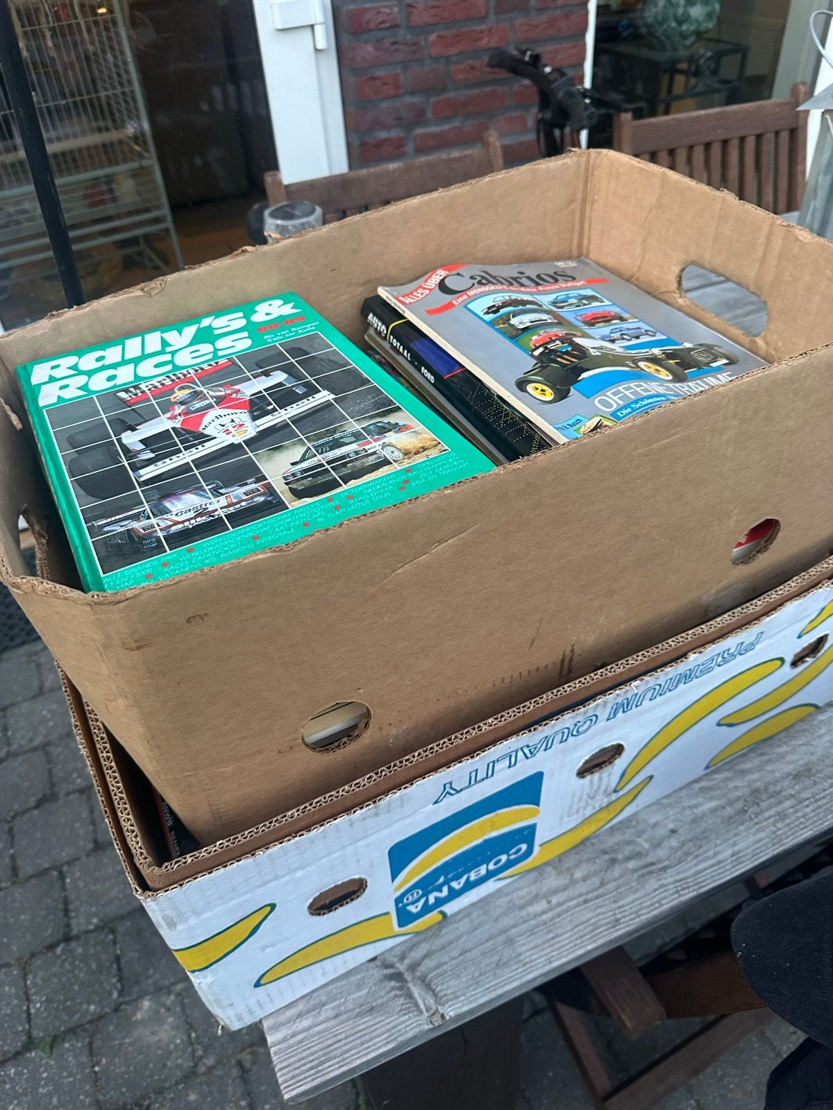 2 bananendozen vol oude auto boeken (jaren 80/90), Ophalen, Gelezen, Algemeen