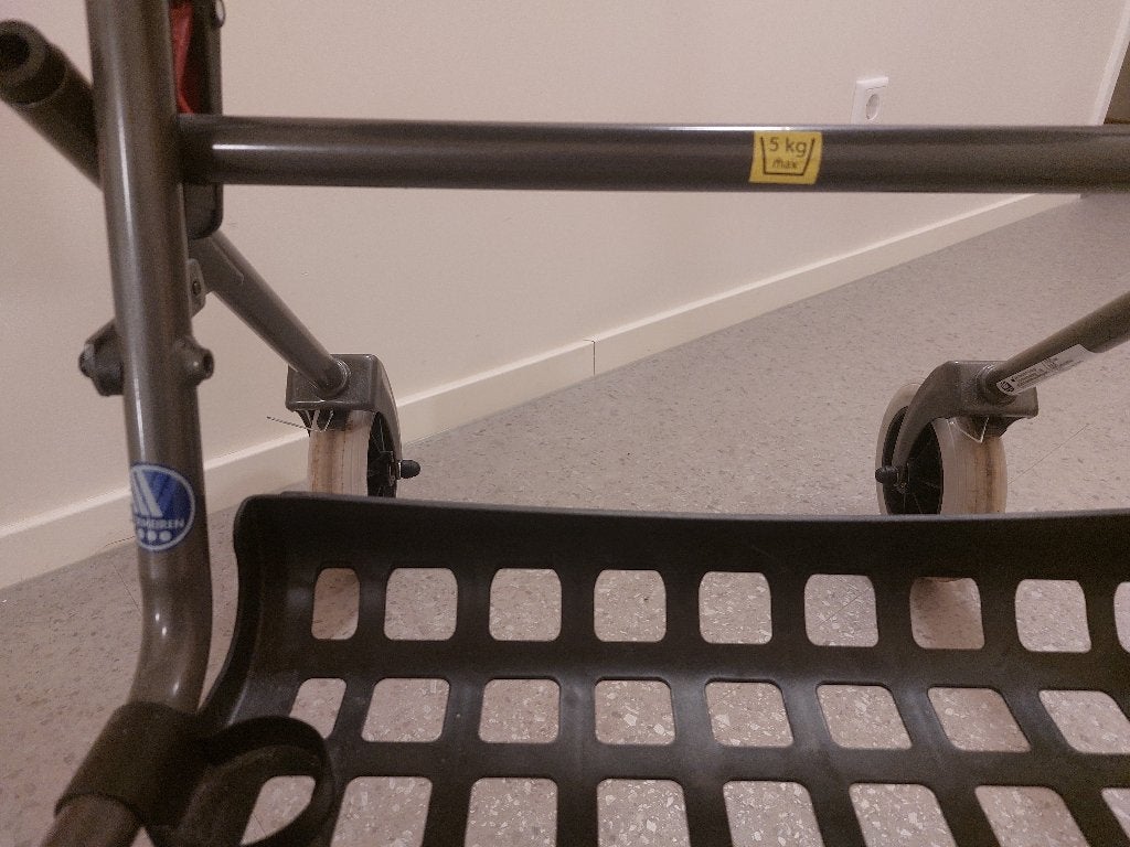 1 goedrijdende rollator aangeboden, Ophalen, Lichtgewicht, Gebruikt