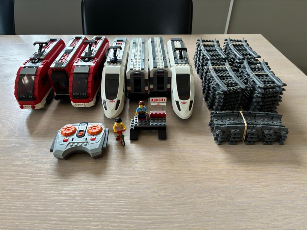 Lego Treinen Set: 7938 & 60051 met extra wagon, Lego, Overige typen, Ophalen of Verzenden, Inclusief minifiguren