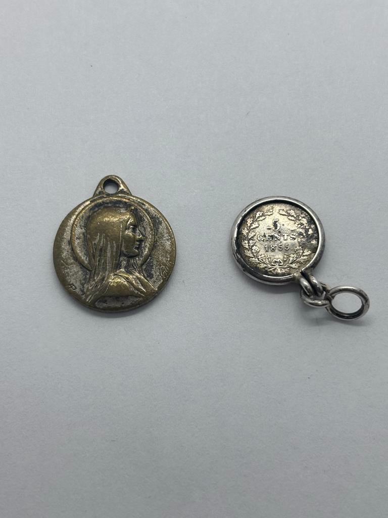 Maria hanger, en zilveren 5 cent munt 1855, Postzegels en Munten, Munten | Nederland, Koning Willem III, Setje, Zilver, Ophalen of Verzenden