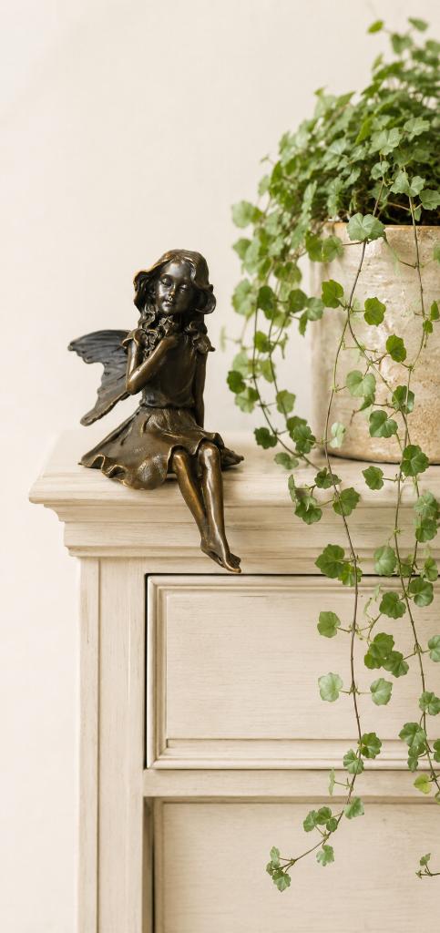 ELFJE MET BLOEM / bronzen beeld / 16 cm hoog / ENGEL / FEE