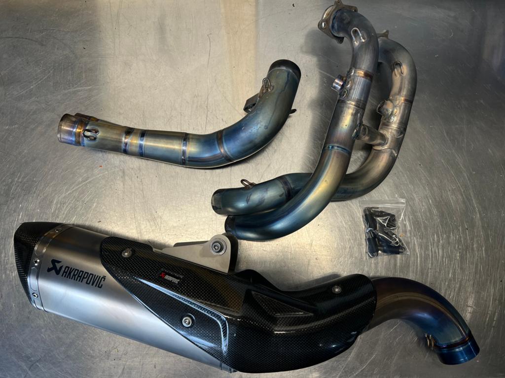 Akrapovic Evolution Line, titanium uitlaat KTM 790 Duke, Ophalen of Verzenden, Gebruikt
