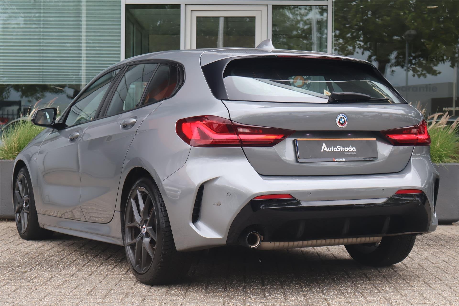 BMW 1-Serie (f40) 118i M-Sport | LED | Sfeer | Navigatie | C, Auto's, Dealer onderhouden, 136 pk, Gebruikt, Met garantie (alle)
