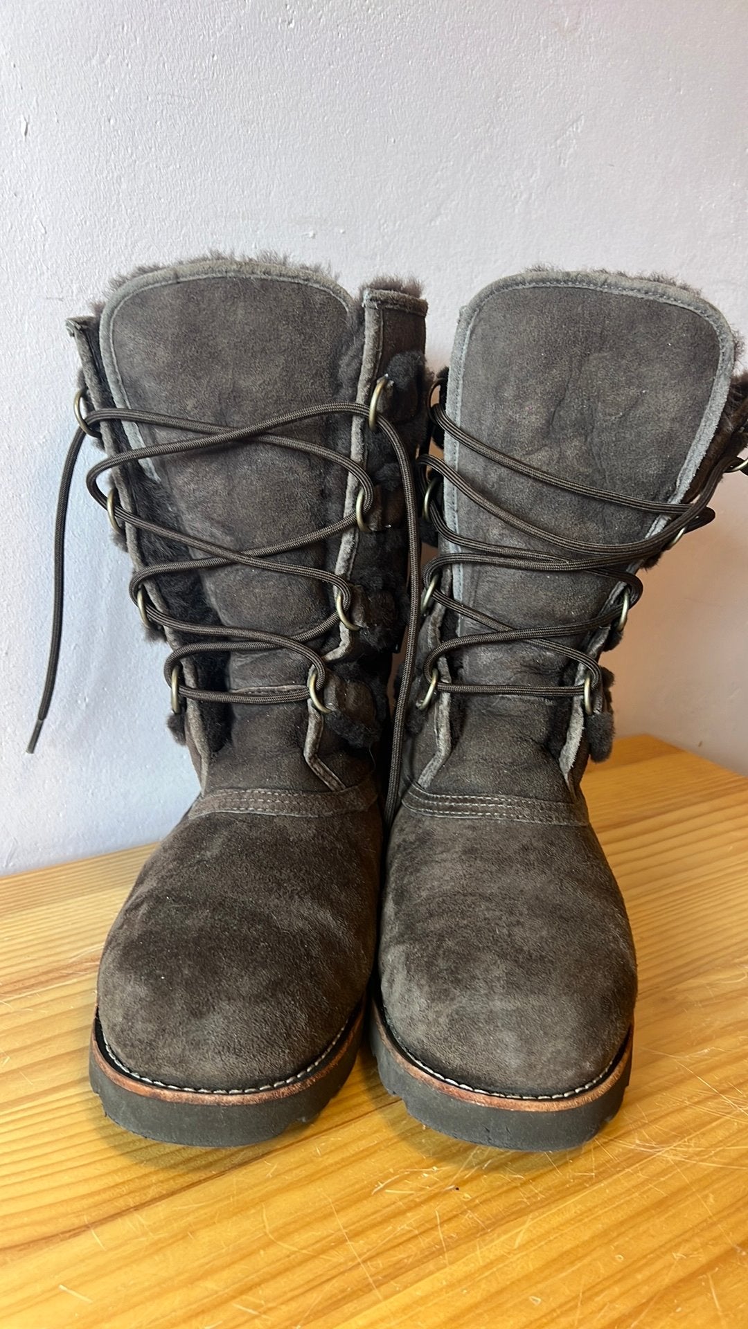 UGG Rommy 3219 winterlaarzen bruin – Nieuwstaat, Kleding | Dames, Ophalen of Verzenden, Zo goed als nieuw, Bruin, Hoge laarzen