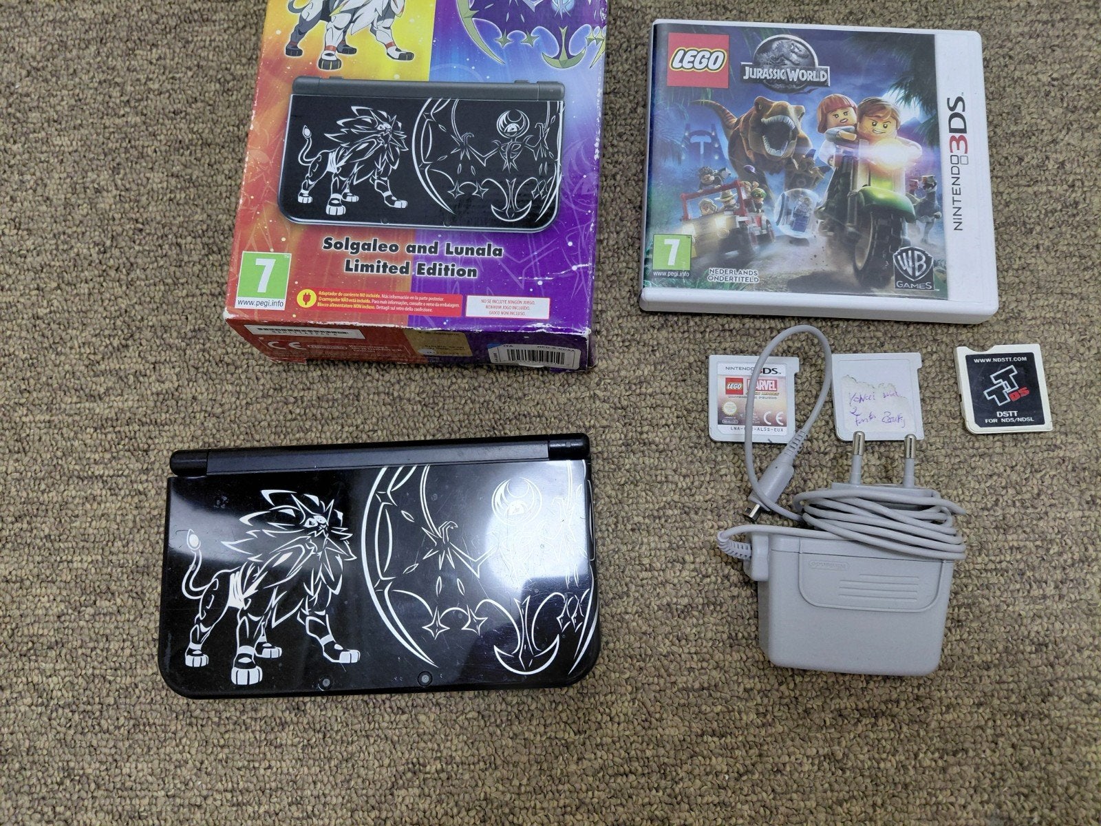 New 3ds xl pokémon sun and moon edition, Spelcomputers en Games, Spelcomputers | Nintendo 2DS en 3DS, Zwart, 3DS XL, Ophalen of Verzenden