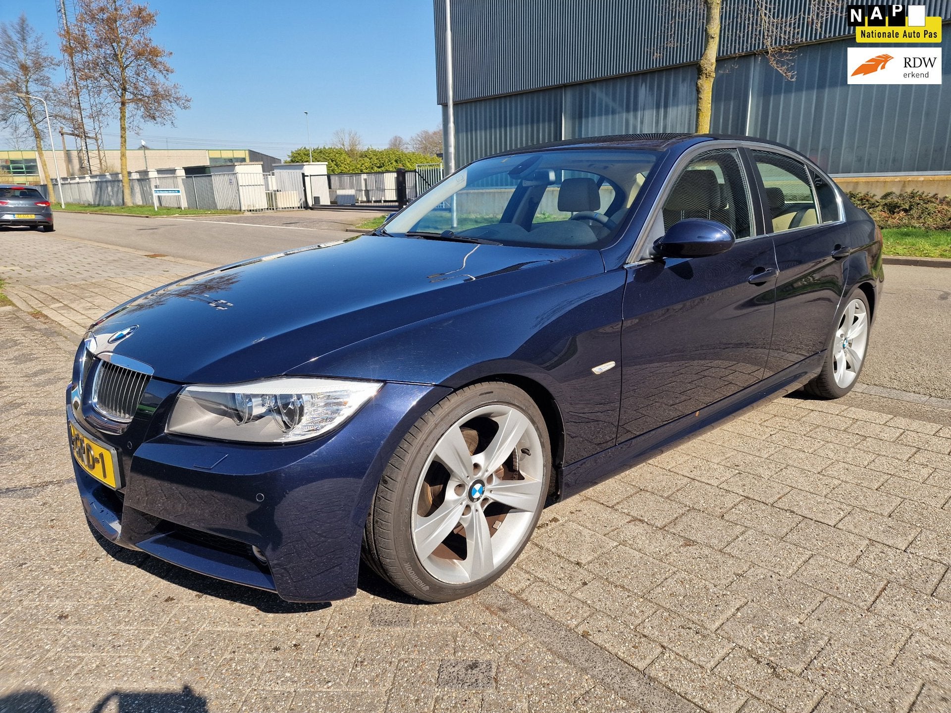 BMW 3-serie 325i Executive, LEKKE KOPPAKKING Inruil mogelijk, Parkeersensor, 745 kg, Achterwielaandrijving, Gebruikt