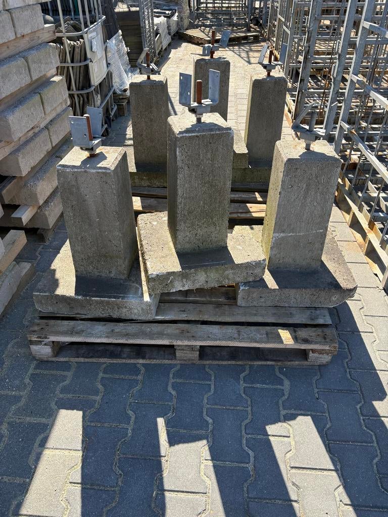 6 Degelijke betonpoeren 600mm met verstelbare plaat, Ophalen, Gebruikt