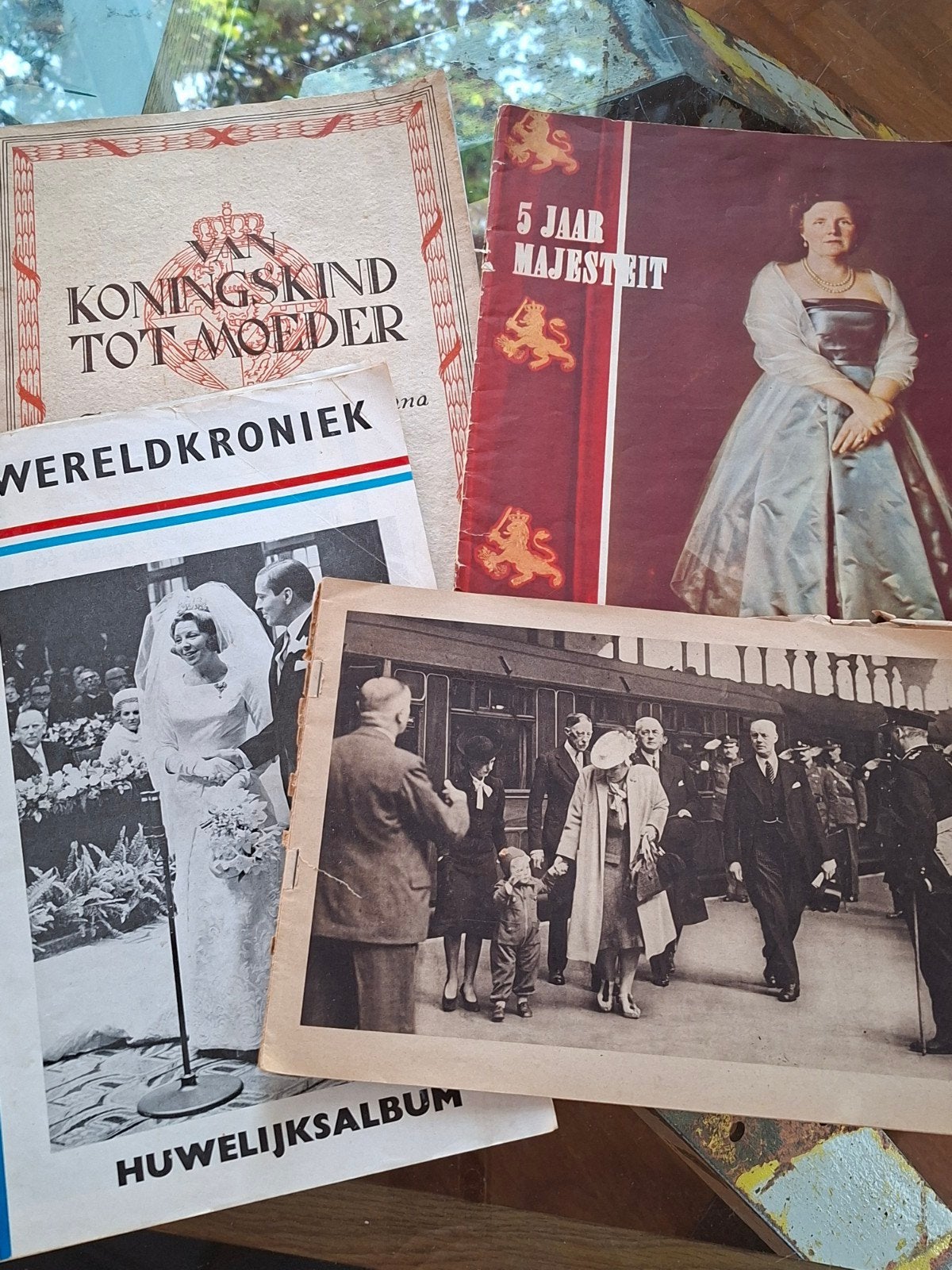 Historische Koninklijke Tijdschriften en Albums, Ophalen of Verzenden, 20e eeuw of later, Gelezen, Diverse
