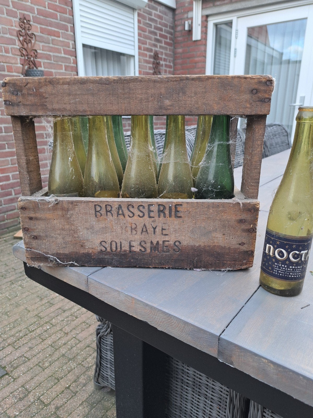 Antieke houten bierkrat met fles9oksen - Brasserie Baye Sole, Ophalen