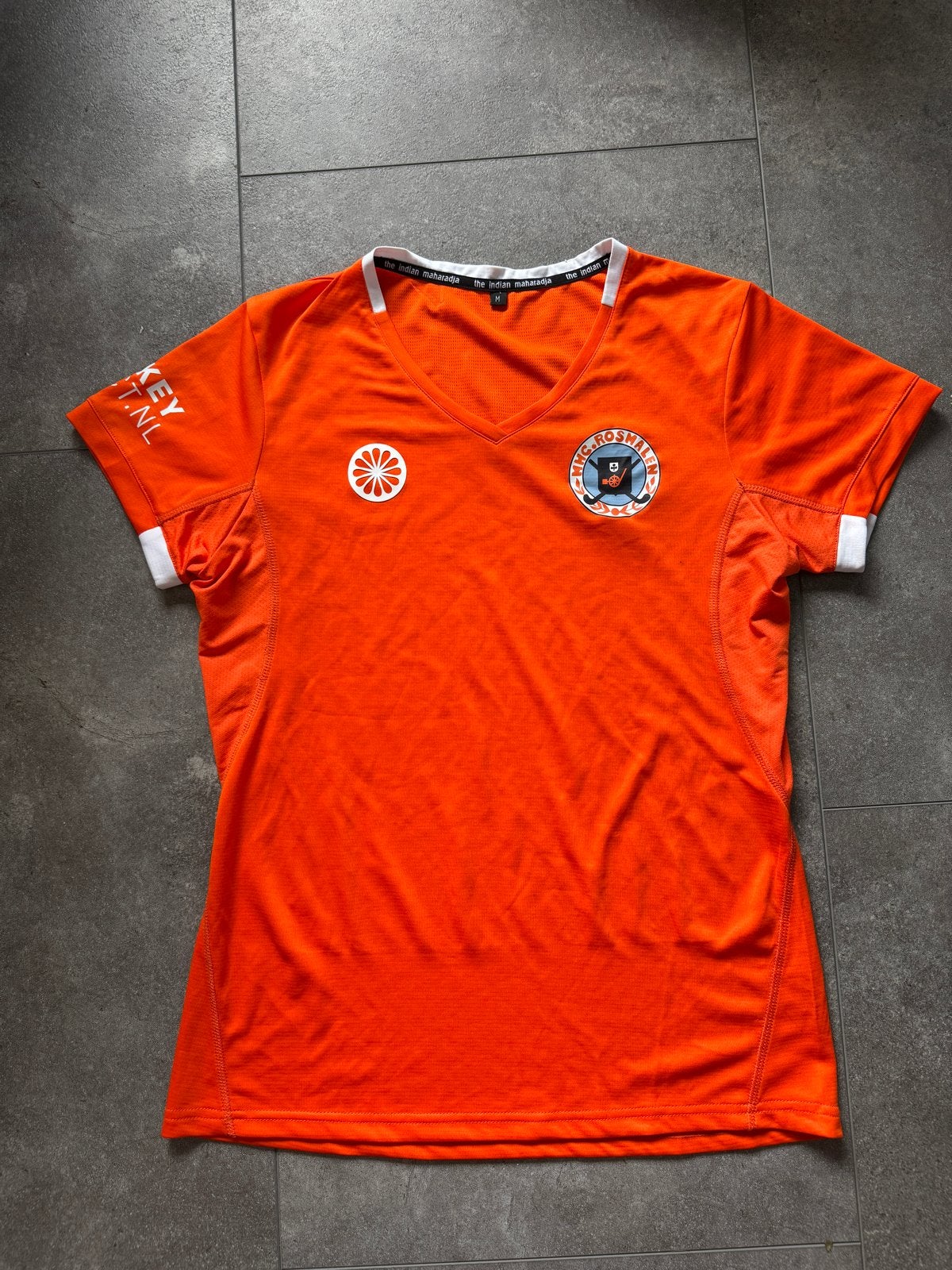 MHC Rosmalen Hockey t-shirt Indian Maharadja maat M, Ophalen of Verzenden, Zo goed als nieuw, Kleding
