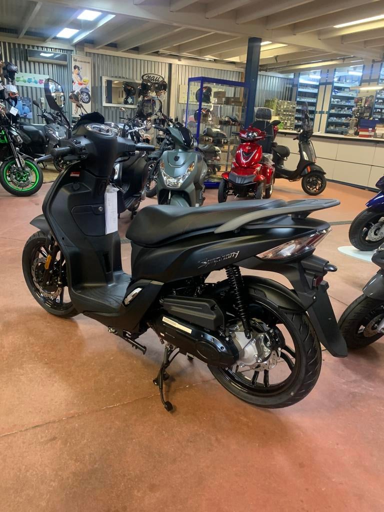 Gebro scooters: Sym symphony 45KM zwart euro5+ BJ2026, Ophalen, Overige modellen, Maximaal 45 km/u, Nieuw