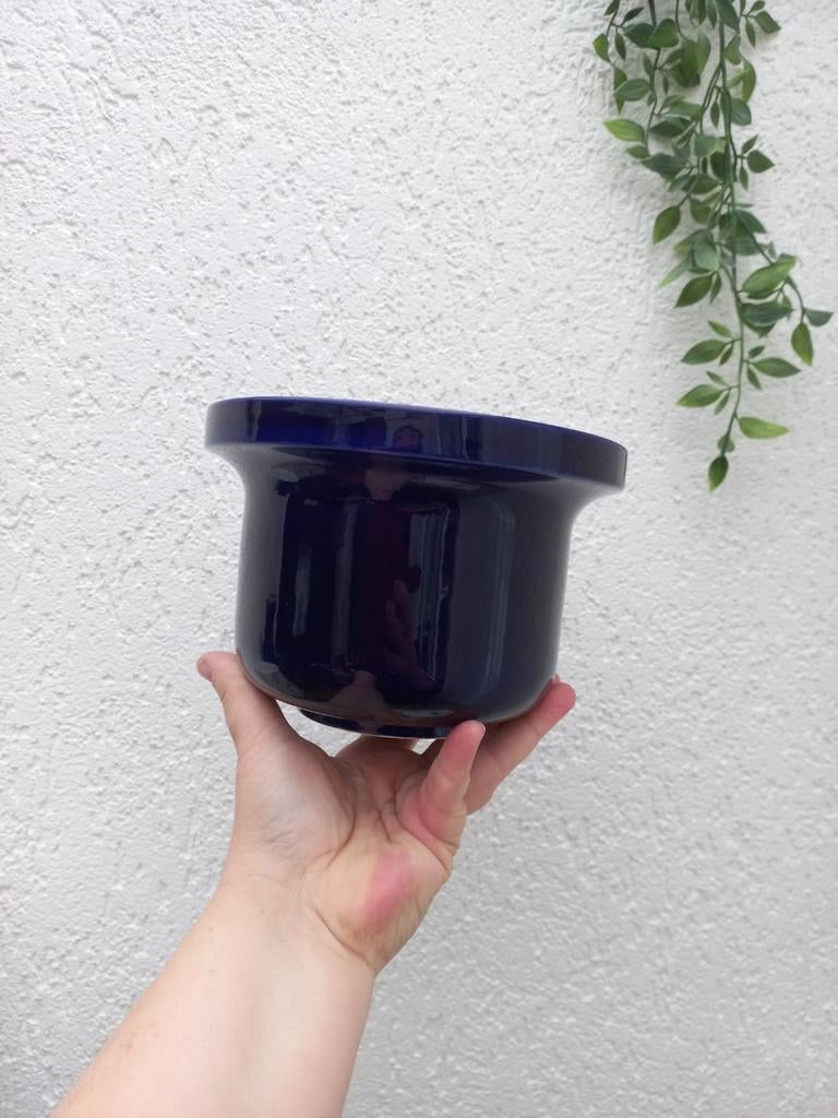 Blauwe kom. Bloempot. Potterie De Driehoek Huizen, Rond, Ophalen of Verzenden, Aardewerk, Minder dan 40 cm