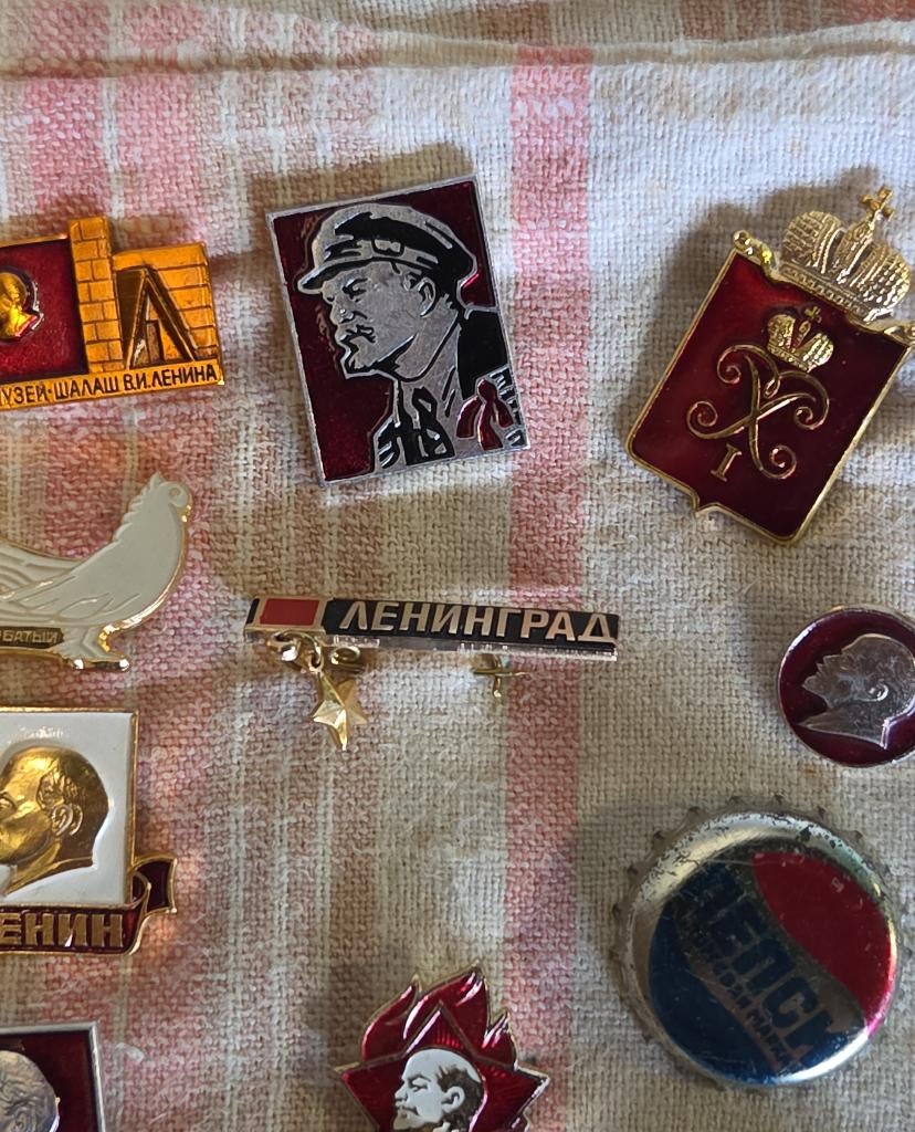 Vintage Pins USSR Lenin Leningrad, Verzamelen, Gebruikt, Ophalen of Verzenden, Speldje of Pin, X