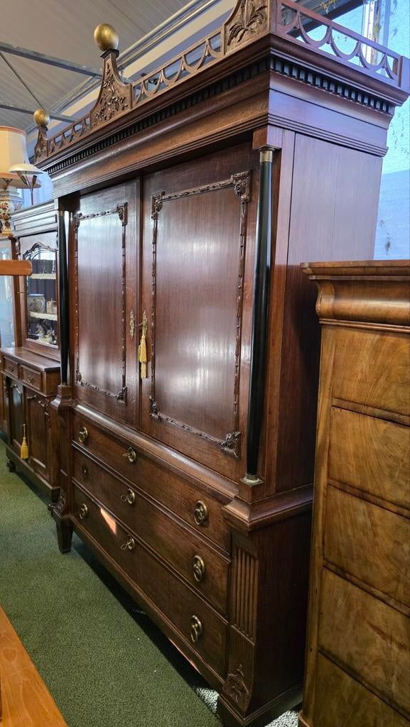 Eiken Hekjes kabinet € 250, Antiek en Kunst, Ophalen