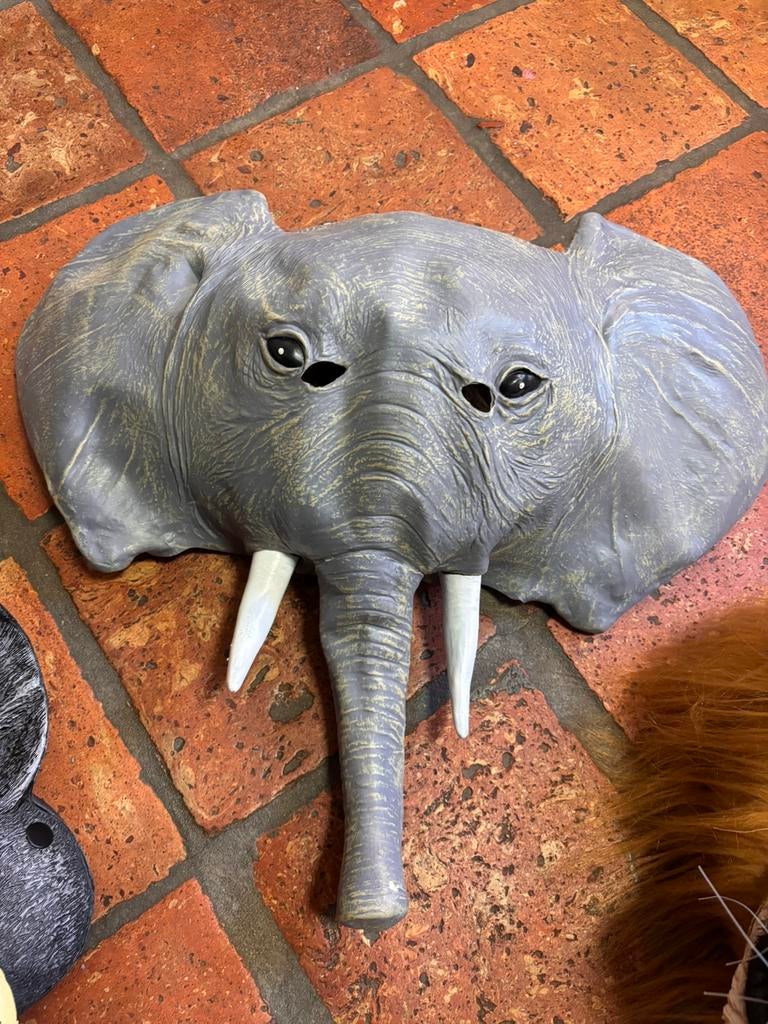 Dieren maskers, Ophalen, Zo goed als nieuw