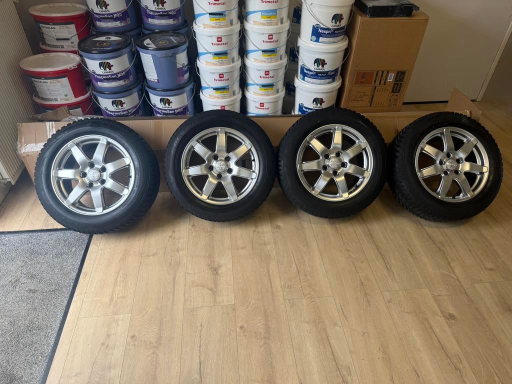 Mercedes c klasse velgen met winterbanden 205/60/R16, Auto-onderdelen, Ophalen, 16 inch, 205 mm, Winterbanden