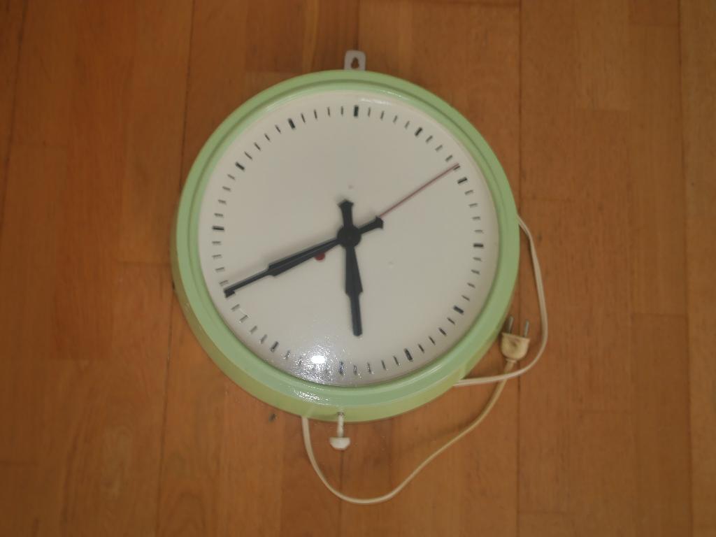 smiths, Engels bakeliet, art deco klok. kleine 40 cm., Ophalen