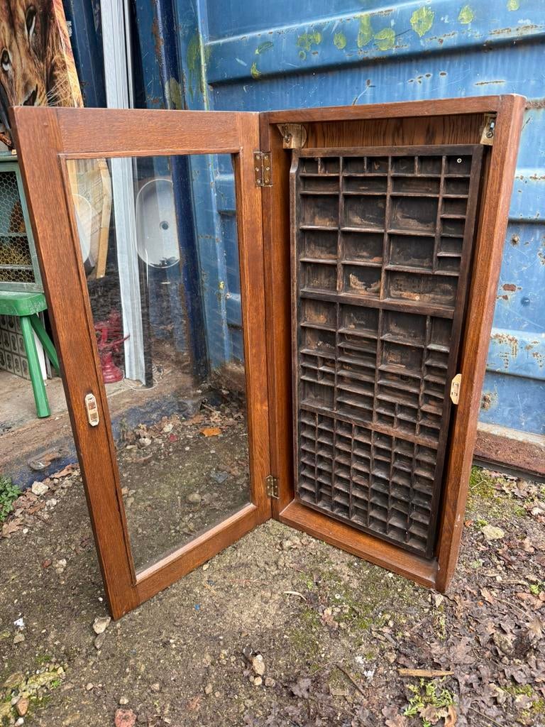 Grote vintage letterbak met glazen deur - 94x44 cm, Ophalen, Gebruikt, X, X