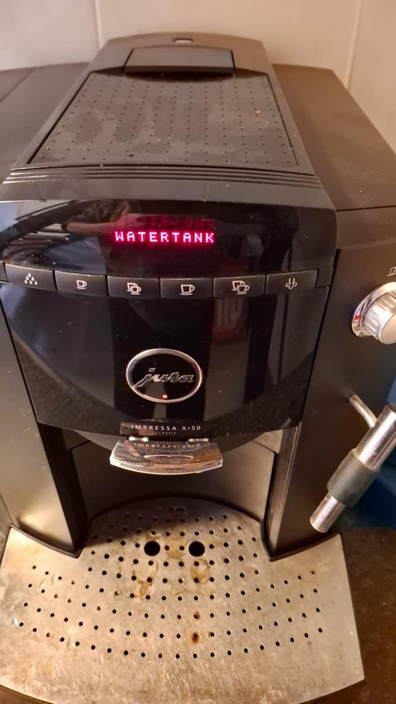 Gezocht( defecte ) Jura koffiemachines ! Ook onderhoud/repar, Ophalen of Verzenden, Zo goed als nieuw, Koffiemachine