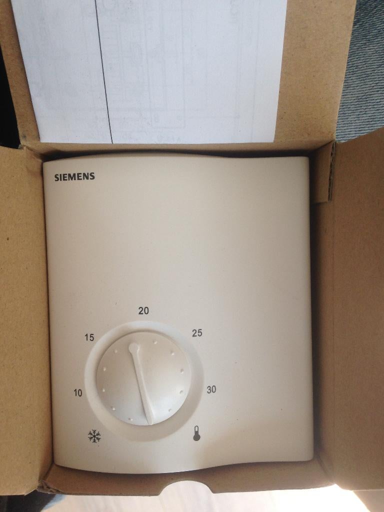 Thermostaat voor verwarming (siemens RCU15), Doe-het-zelf en Verbouw, Ophalen of Verzenden, Nieuw