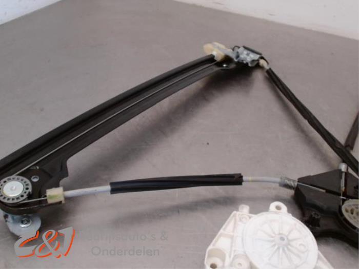 Ruitmechaniek 2Deurs links-voor van een Volkswagen Caddy, Auto-onderdelen, Ruiten en Toebehoren, Volkswagen, Gebruikt, 3 maanden garantie