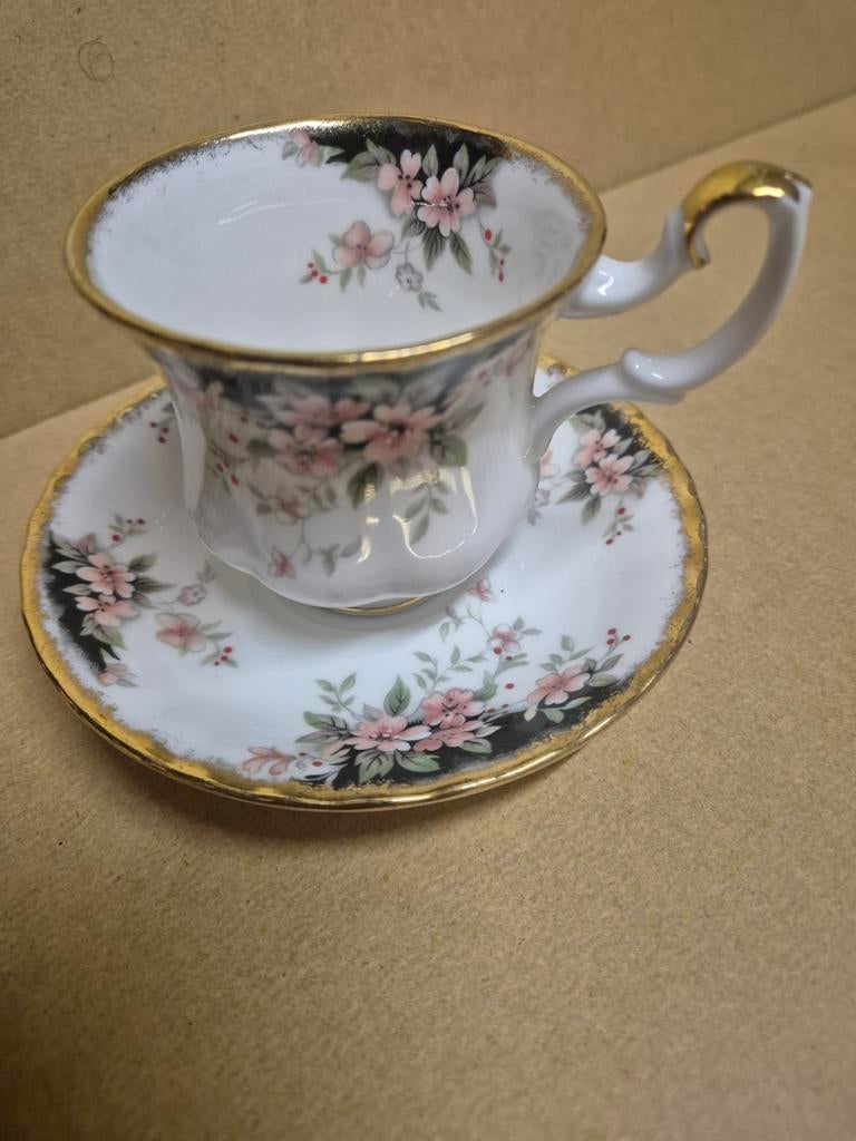 Breamar. Royal choise porselein, Verzamelen, Porselein, Kristal en Bestek, Ophalen of Verzenden, Gebruikt, Porselein, Kop en/of schotel
