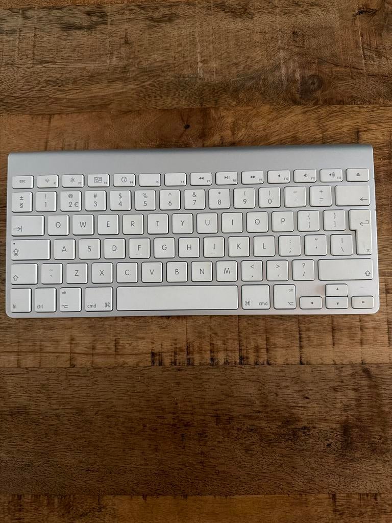 Apple Keyboard - iPad / iMac - Batterijen, Computers en Software, Toetsenborden, Ophalen, Gebruikt, Multimediatoetsen, Draadloos