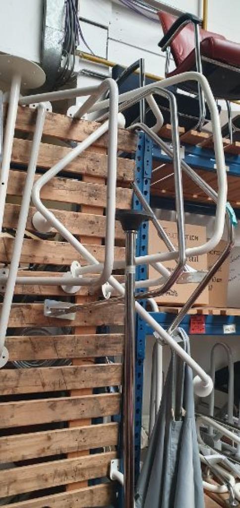 Pakpaal 250-300 cm hoog gebruikt en Wandbeugels nieuw, Ophalen, Onbekend, In hoogte verstelbaar, Zo goed als nieuw