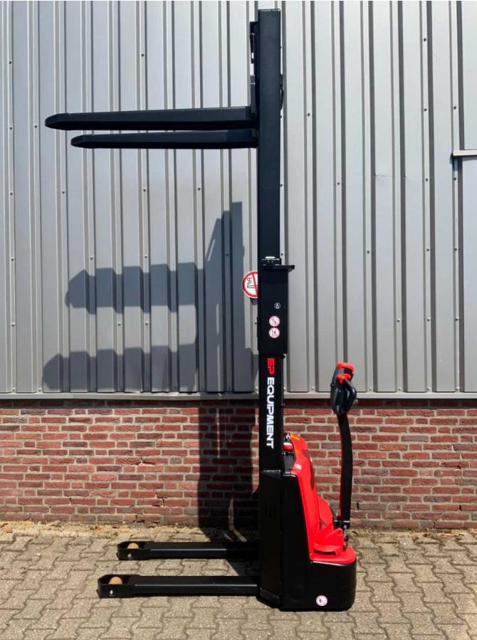 EP Equipment Stapelaar 2.7m, Doe-het-zelf en Verbouw, Palletwagens en Pompwagens, Ophalen, Zo goed als nieuw