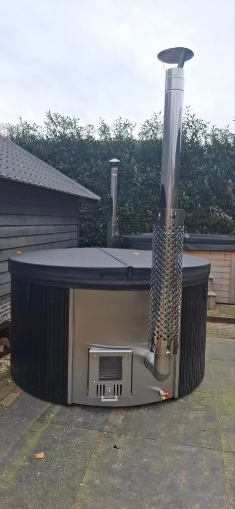 Showroom model houtgestookte Hottub, Ophalen, Nieuw, Vast