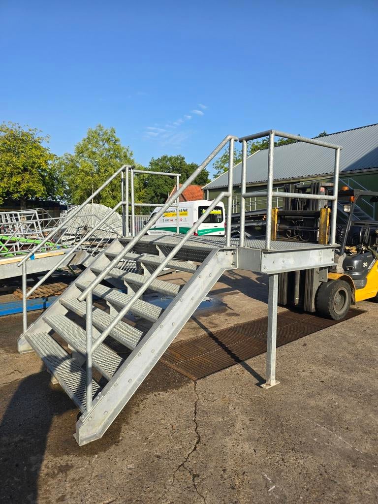 Stalen bordestrap gegalv. Hoog 1.33mtr. Nob114, Ophalen, Zo goed als nieuw