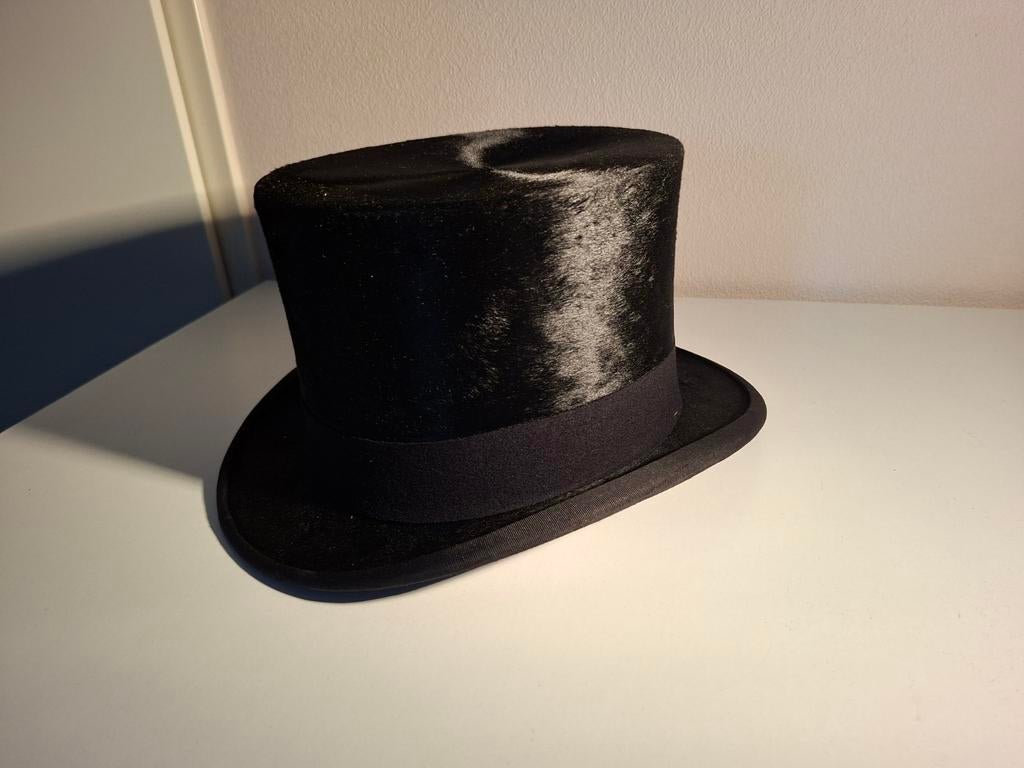 Antieke hoge hoed met originele doos, Antiek en Kunst, Antiek | Kleding en Accessoires, Ophalen of Verzenden, Dames, Onbekend