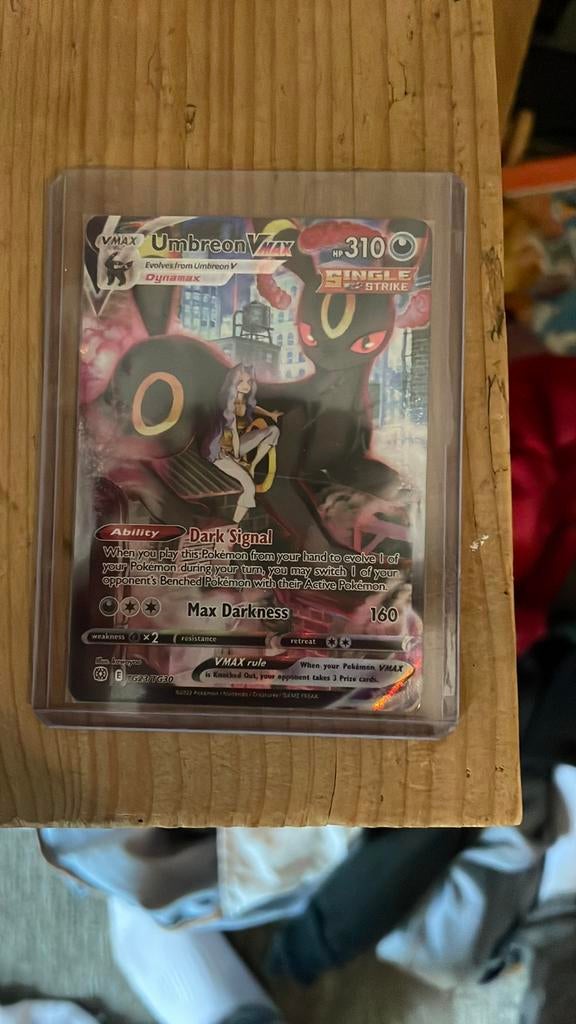 Pokemon kaard umbreon vmax, Ophalen of Verzenden, Zo goed als nieuw