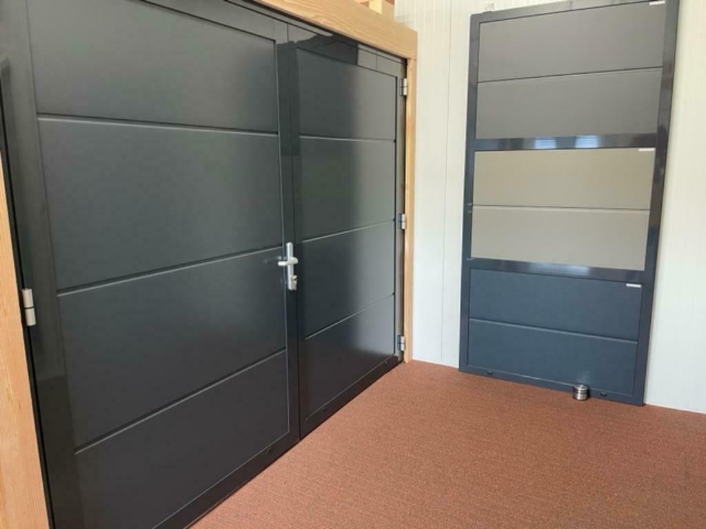Openslaande garagedeuren, Ophalen of Verzenden, Metaal, 120 cm of meer, 215 cm of meer