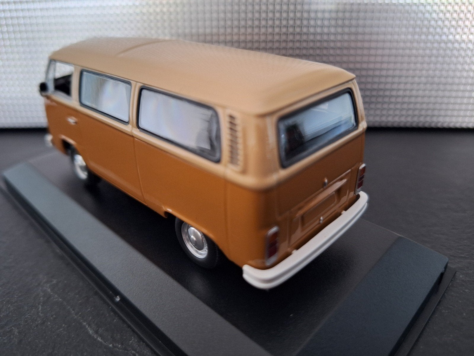 Volkswagen T2 Bus 1972 Schaal 1:43, Hobby en Vrije tijd, Modelauto's | 1:43, Overige merken, Nieuw, Ophalen of Verzenden, Maxichamps