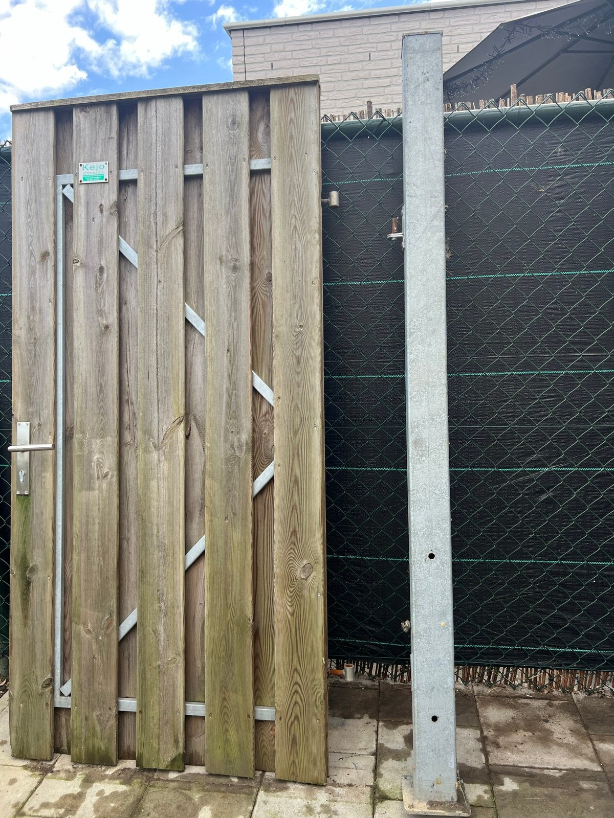 Houten tuinpoort met metalen frame en paal, Ophalen, Met poort, Gebruikt, Tuinhek