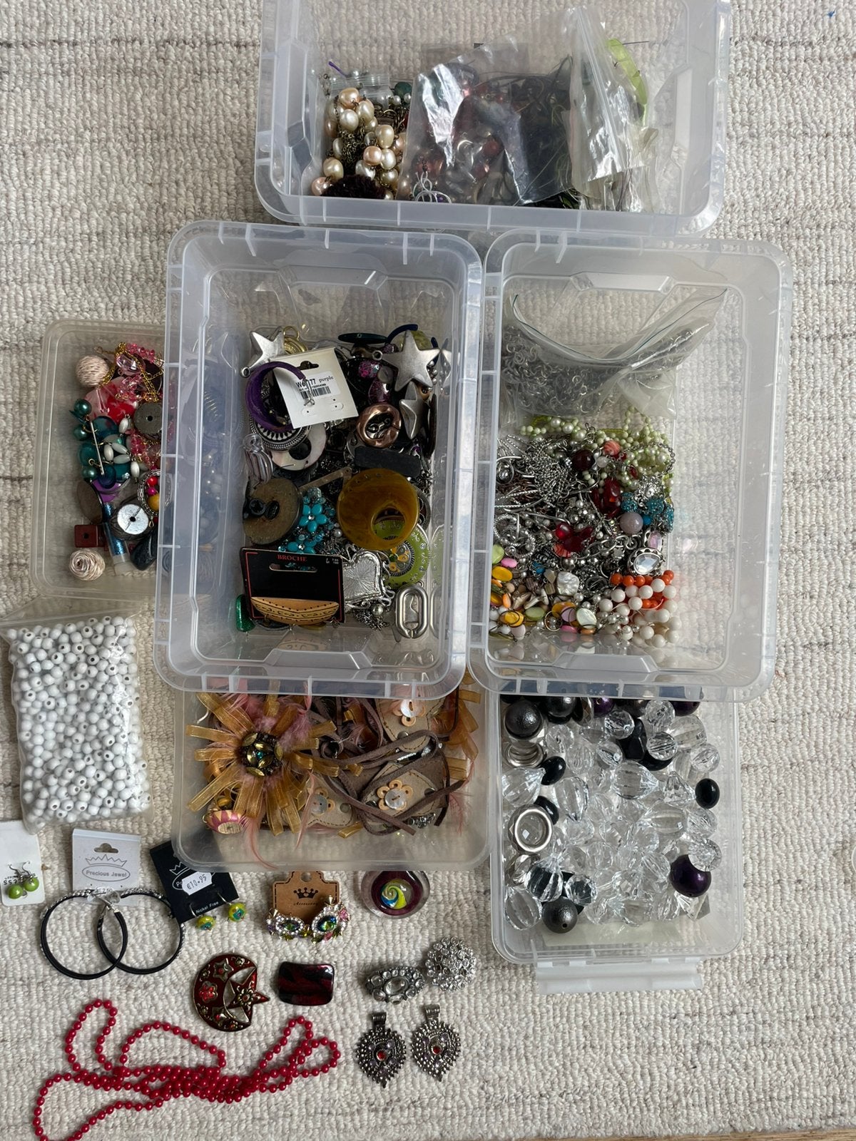 Gemengde bakken met grote kralen en sieraden., Hobby en Vrije tijd, Kralen en Sieraden maken, Ophalen, Gebruikt, Kraal