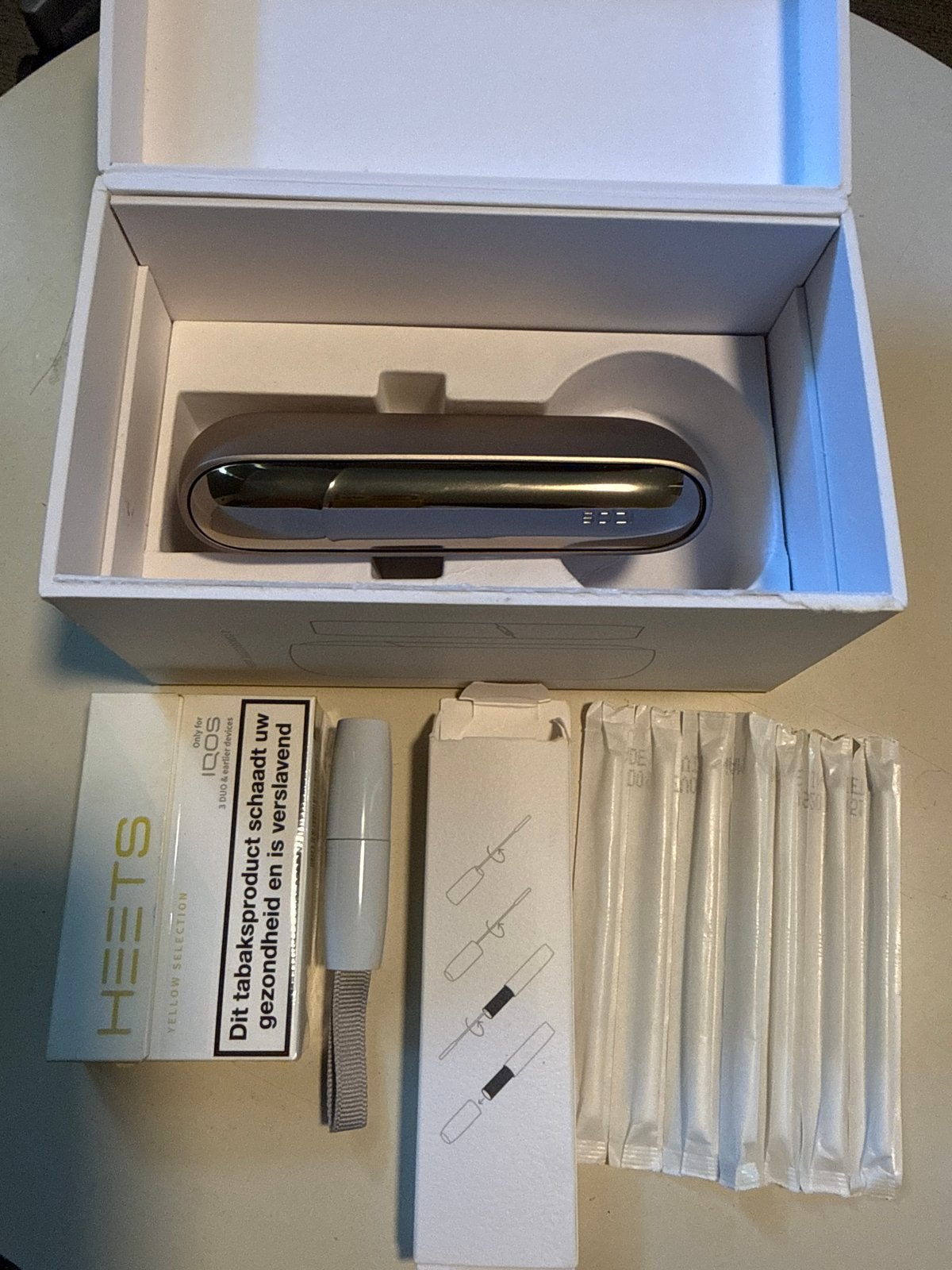 IQOS 3 DUO Kit met accessoires en HEETS Yellow Selection, Ophalen of Verzenden, Zo goed als nieuw, (Water)pijp