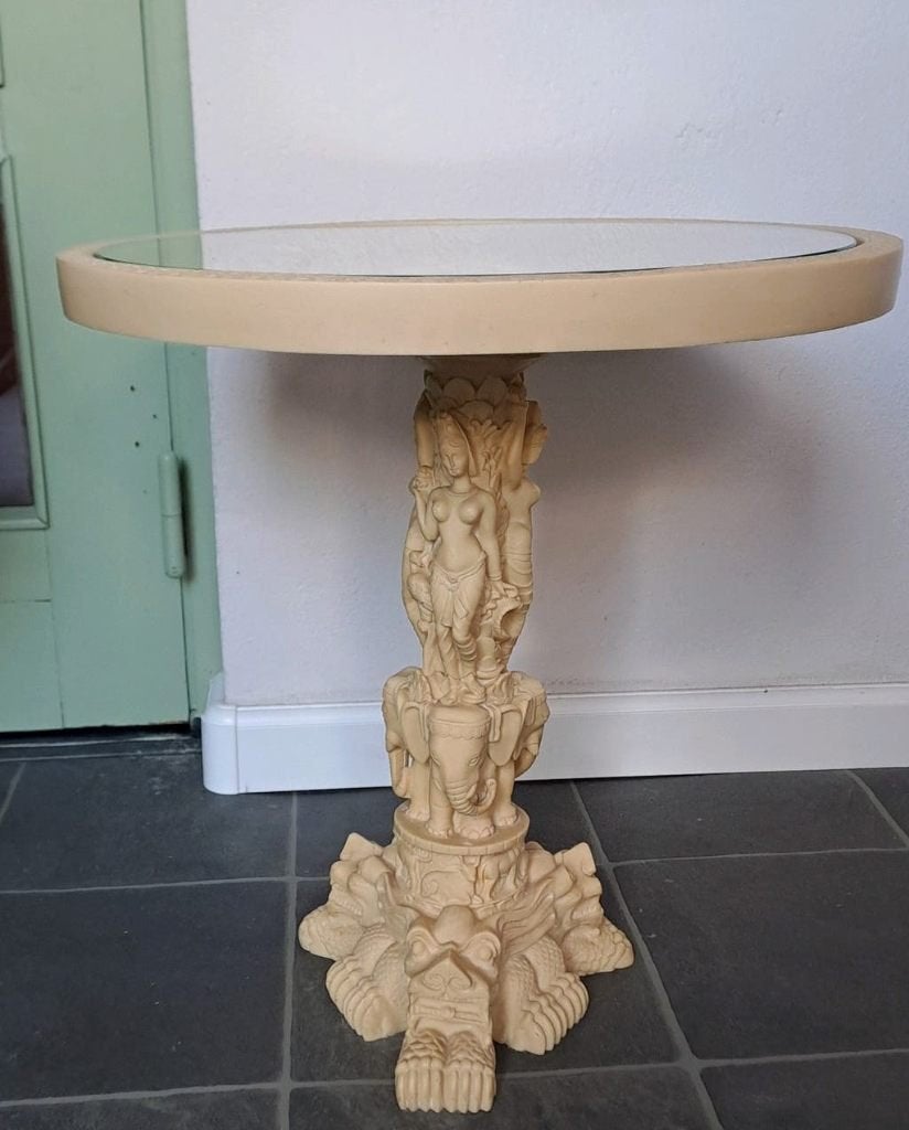 Unieke Oosterse Bijzettafel met Gedetailleerd Snijwerk, Ophalen of Verzenden