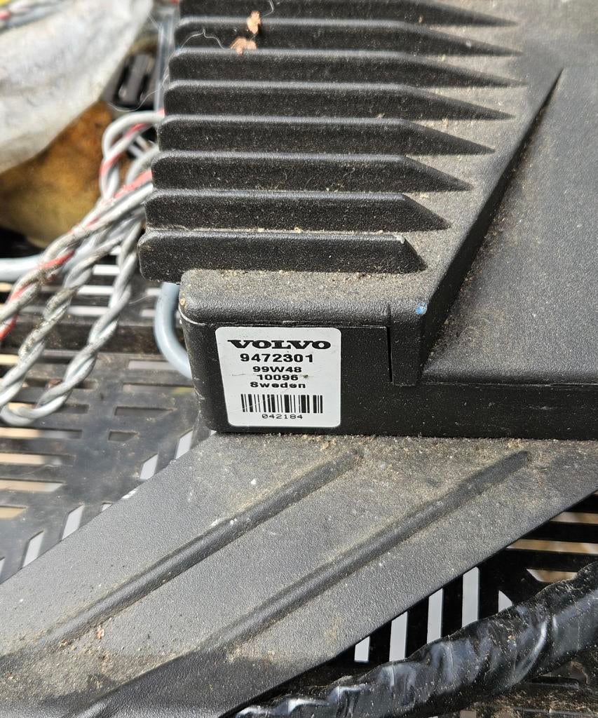Versterker 9472301 Volvo V70 2001 incl. aansluitkabel, Ophalen of Verzenden, Gebruikt