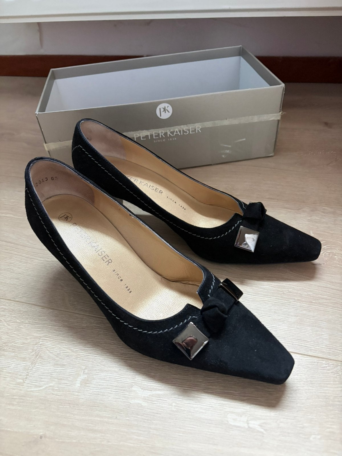 Peter Kaiser Merry pumps zwart suède, Kleding | Dames, Pumps, Zwart, Ophalen of Verzenden, Zo goed als nieuw