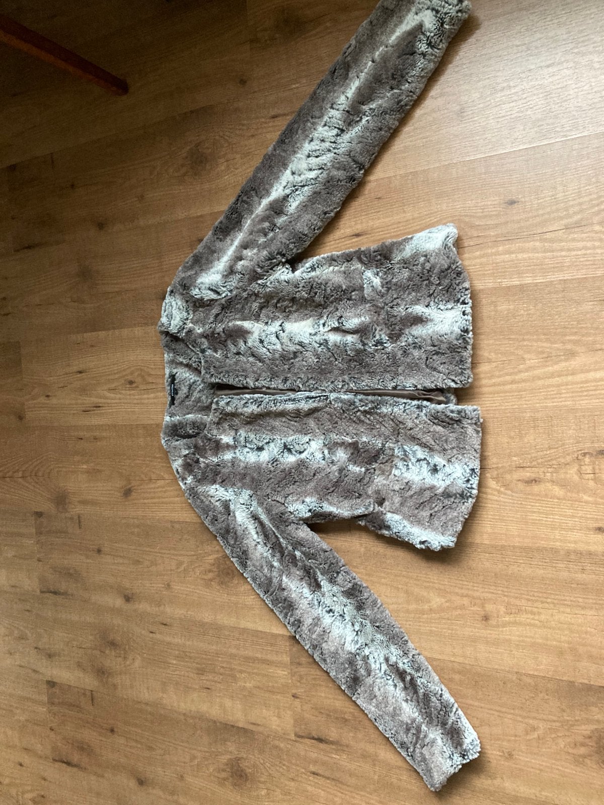 Imitatie bontjas, Ophalen of Verzenden, Zo goed als nieuw, Maat 42/44 (L), Grijs
