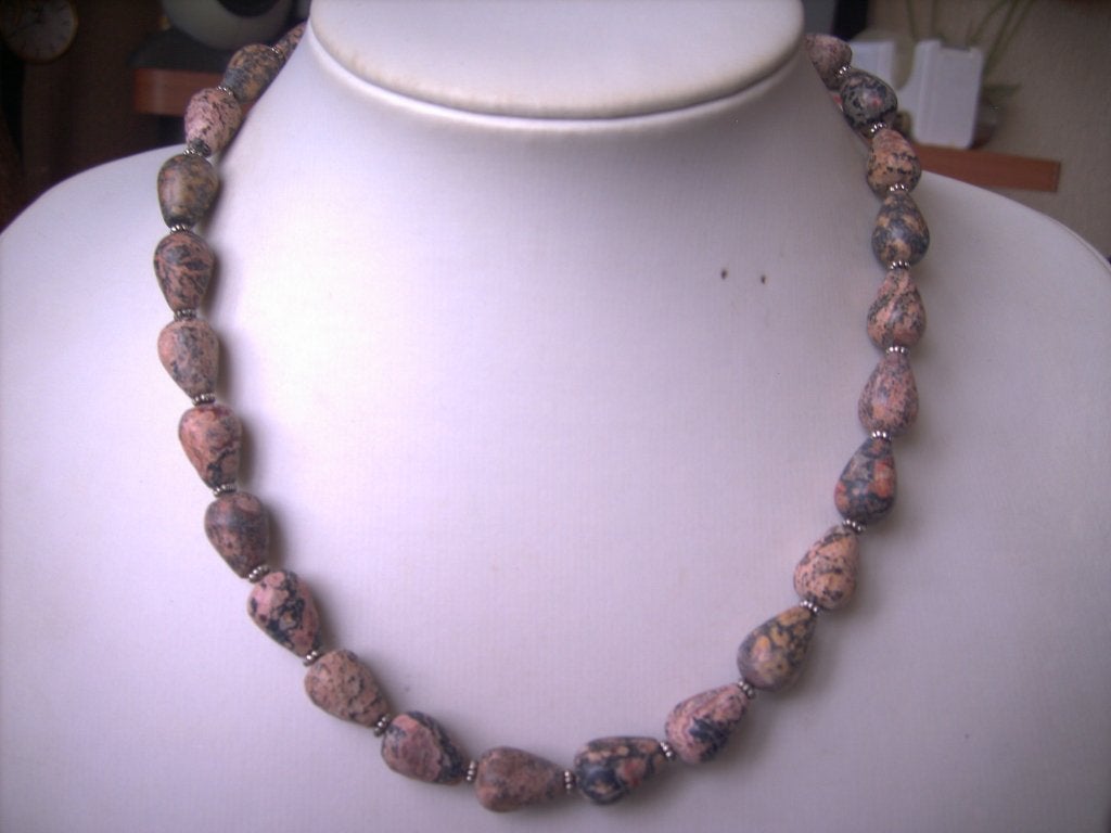 Een mooie Ruwe Rhodoniet edelstenen ketting, Sieraden, Tassen en Uiterlijk, Antieke sieraden, Verzenden, Overige materialen, Ketting