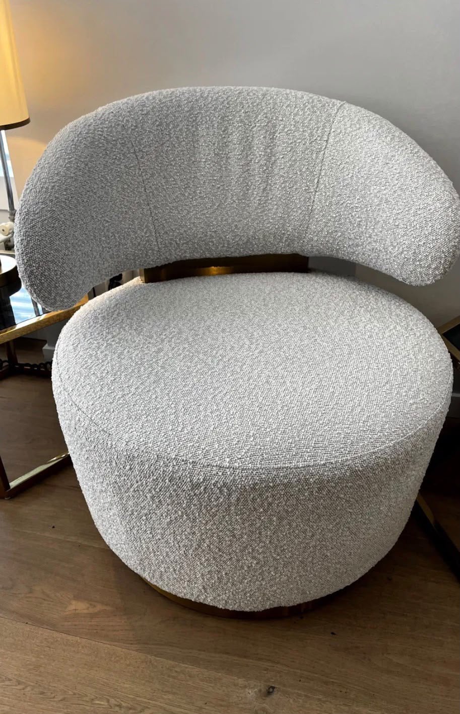 Richmond Interiors Maxime Bouclé Draaifauteuil, Huis en Inrichting, Ophalen, Zo goed als nieuw, 75 tot 100 cm, Metaal