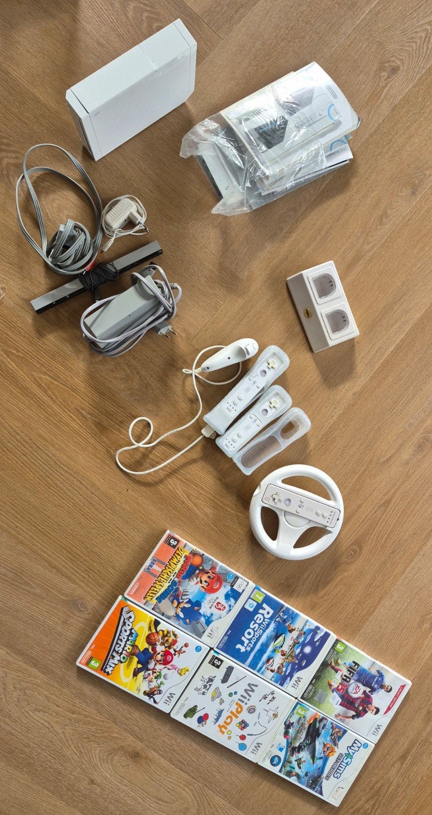 Wii console met 2 controllers, stuur en 6 games, Ophalen, Gebruikt, Met 2 controllers, Met games