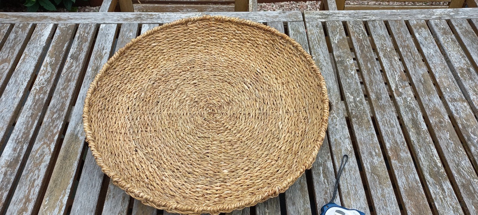 Mooie grote stevige schaal van zeegras, Ophalen