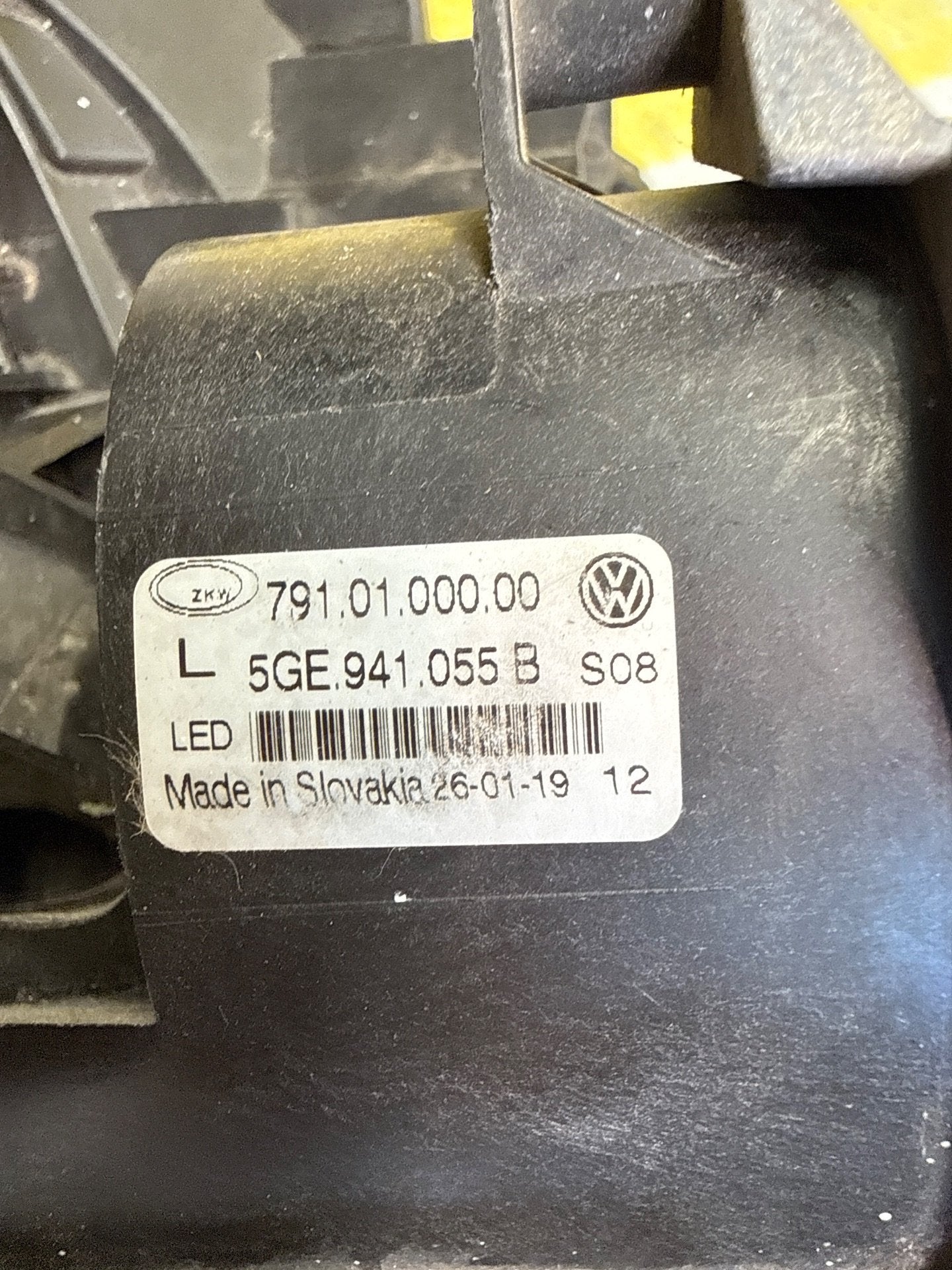 DAGRIJVERLICHTING LINKS VOLKSWAGEN GOLF GTE 5Ge941055B, Gebruikt, Volkswagen, Volkswagen AG, Berliner Ring 2
38440  Wolfsburg, DE